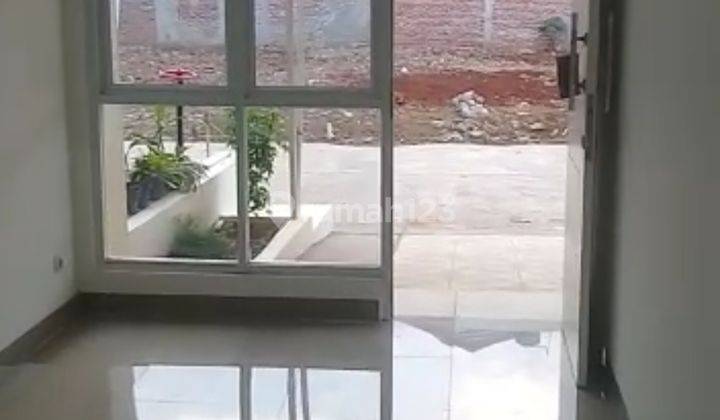 ruang tamu ada rumah 2 lantai strategis