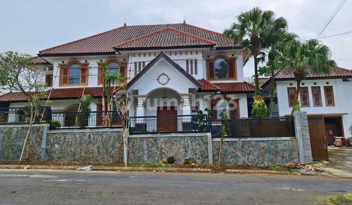 Rumah Bagus, Siap Huni, Sangat Luas, Ada Taman