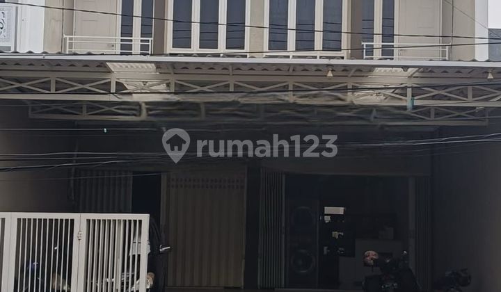 Ruko Baru Gress, Siap Huni, Dekat Area Komersil