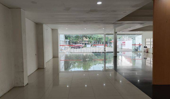 Disewakan Bekas Showroom Mobil, Lokasi Sangat Strategis, 2