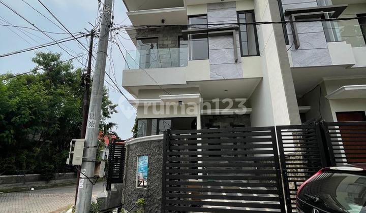 Rumah Baru Gress, Siap Huni, Dekat Area Komersil