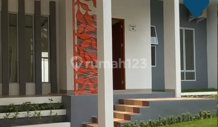 For Sale 2.5-Story House in Lily Garden 2