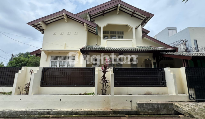 For Sale Hook House Renovated, Wide Road No Flooding Fronting Bintaro Jaya Park 2