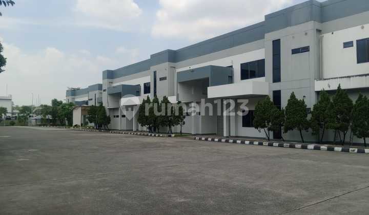 Rented Warehouse, Good and Neat, Ready to Use in Industrial Area of Cikarang Rented Warehouse, Good and Neat, Ready to Use in Industrial Area of Cikarang