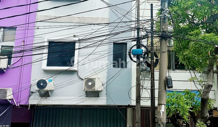Di Sewakan Ruko Rapih 3 Lantai Dekat dengan Stasiun Tebet Jakarta Selatan