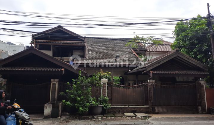 For Sale: 1½-Story House Ready to Occupy on the Main Roadside in Rawamangun, East Jakarta For Sale: 1½-Story House Ready to Occupy on the Main Roadside in Rawamangun, East Jakarta