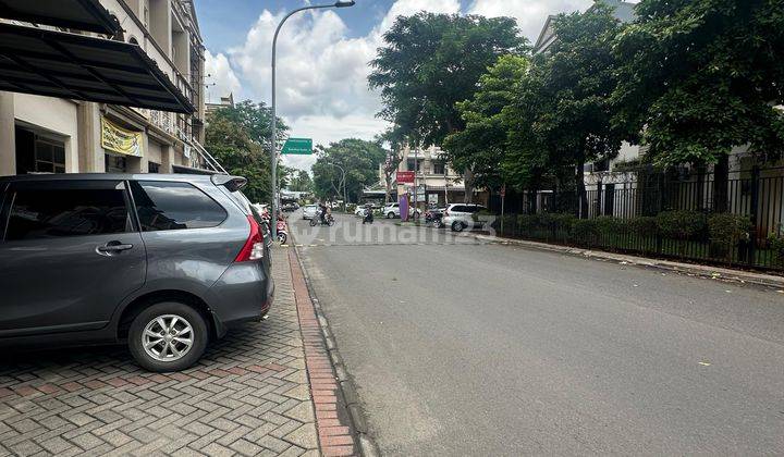 Disewakan Ruko Di Pinggir Jalan Utama Grand Galaxy City Dengan 2 1/2 Lantai 1