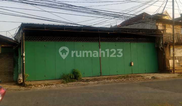 Rental of an Ex Car Showroom Shop in Tambun Selatan, Bekasi