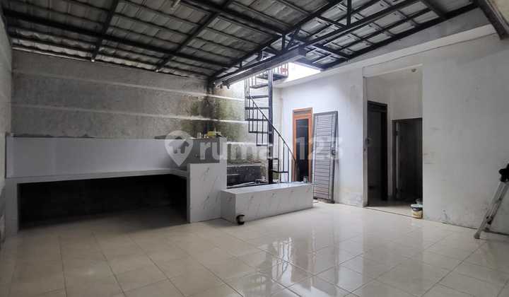 Disewakan Rumah 1.5 Lantai Luas 163 M2. 3 + 1 Kamar Tidur Siap Huni. Fasilutas Cluster Masjid Lapangan Tenis Playground. Antapani Bandung