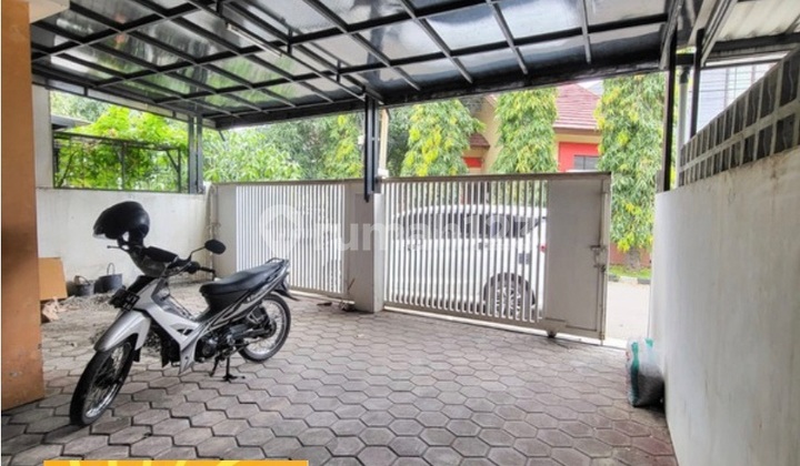 For Rent 1.5-Story House, Area 163 M2. 3 + 1 Bedrooms Ready to Occupy. Facilities Cluster Mosque Tennis Court Playground. Antapani Bandung. 2