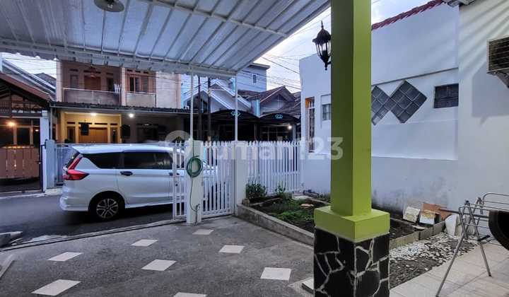 For Rent: 2-Story House, 108 m² Spacious. 4 + 1 Bedrooms, Fully Furnished, Move-In Ready. Located in a Gated Complex with 24-Hour Security System. Arcamanik, Bandung. 2