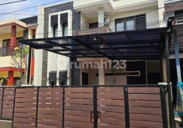 For Sale Nice 2-Story House, Land Area 118m2, 3+1 Bedrooms, One Gate Security System, 24-Hour Security, Near Public Facilities, Schools, Graha Bunda Hospital, Toserba Griya, Kiara Artha Park, Antapani Bandung.