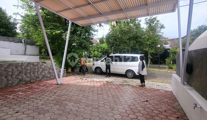 Rumah Baru 1 Lantai Luas 200 M2. 3 + 1 Kamar Tidur Free Kitchen Set. Dalam Cluster One Gate Security System. Fasilitas Cluster : Masjid, Taman Bermain, Kolam Renang, Lapangan Tenis, Lapangan Basket. Arcamanik Bandung Timur 2