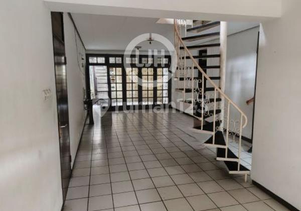 Disewakan Rumah 2 Lantai Luas 210m2, 3+1 Kamar Tidur Cocok Dijadikan Hunian/kantor Dalam Komplek Lokasi Strategis Dekat Fasilitas Umum Rumah Sakit, Sekolah, Pintu Tol Buah Batu, Mall, Universitas. Di Buah Batu Bandung 2