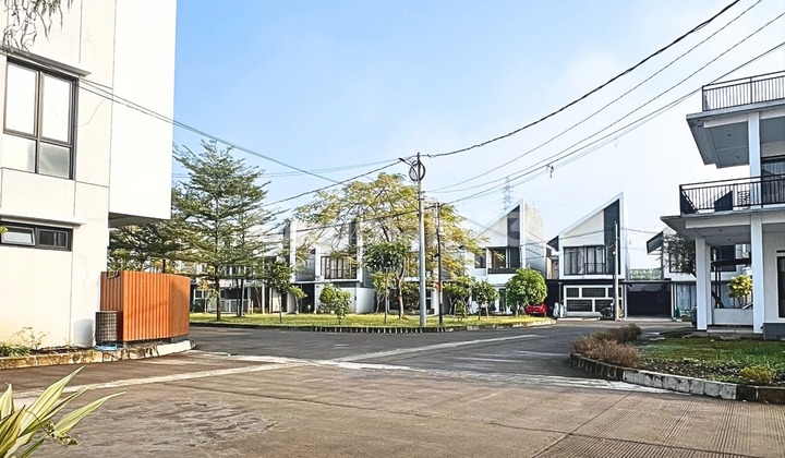 Dijual Rumah 3 Lantai Posisi Di Hook. Bagus 4 Kamar Tidur Semi Furnished Siap Huni. Dalam Cluster Keamanan 24 Jam. Double Gate Security System. Fasilitas Club House. Kolam Renang Dan Gym. Hanya 1 Menit Menuju Transmart Buah Batu Dan 3 Menit Menuju Pintu T 2