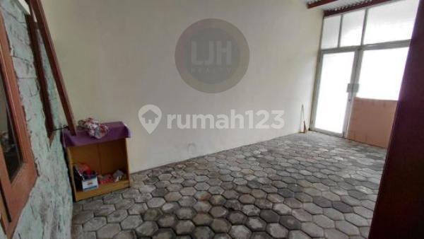 Disewakan Rumah 1 Lantai, Luas 225m2, 2+1 Kamar Tidur, Siap Huni, Cocok Dijadikan Tempat Tinggal, Kantor, Keamanan 24jam, Bebas Banjir, Akses Jalan Luas, Di Antapani Bandung 2