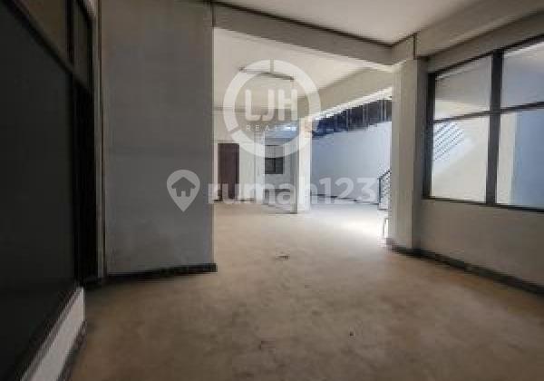 Two-Story Linked Ruko, Area 364m², Includes 10 Workrooms, Suitable for: Office, Cargo Business Location, Expedition, Warehouse, Konveksi Warehouse, Indomart, Alfamart, and Schools, Burangrang Bandung 2