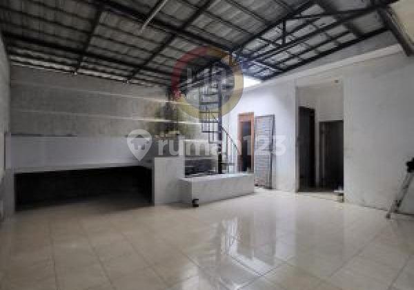 For Sale: 1.5-Story House, 163 sqm, 4 Bedrooms, Located in a 24-Hour Security Complex, Cluster Facilities Include: Playground, Tennis Court, Mosque, in Antapani Bandung