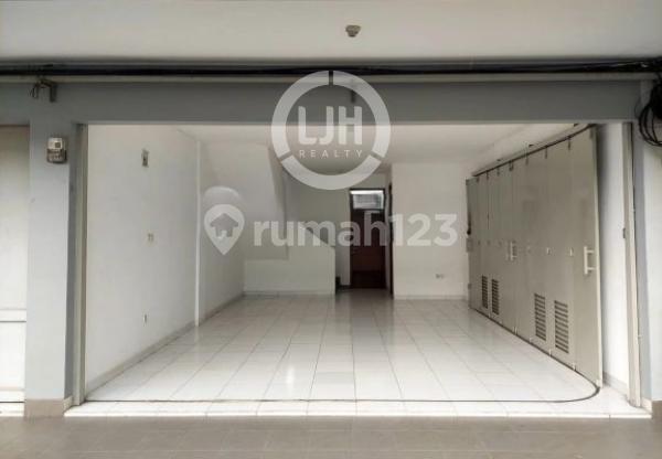 2-Story Shophouse, Area 118m2, Suitable for Office, Warehouse, Business Place, Laundry, Ready to Use, 24-Hour Security, Free Parking, in Derwati Mas Bandung. 2