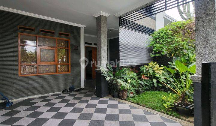 Rumah 2 Lantai Luas Bangunan 198 M2. 4 Kamar Tidur Semi Furnished, Siap Huni. Dalam Komplek, Keamanan 24 Jam. Antapani Bandung 1