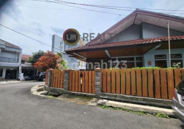  Disewakan Rumah Posisi Hook 2 Lantai Luas 251 M2, 5+1 Kamar Tidur, Cocok Dijadikan Kantor Atau Tempat Usaha, Kos-kostan, Siap Pakai, Tengah Kota, 1 Km Dari Universitas Widiyatama, Sukaluyu Bandung 1
