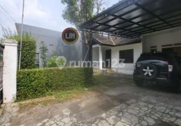 For Sale: 1.5-Story House, 248m² Area, 5+1 Bedrooms, Inside a 24-Hour Security Complex, Only 5 Minutes to West Java Sports Arena, Arcamanik, Bandung.