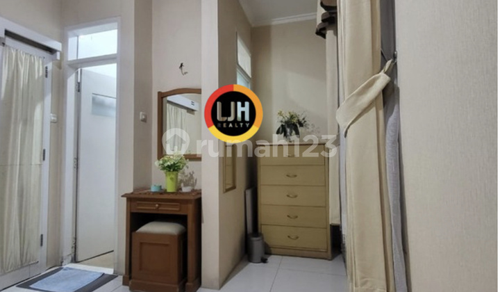 For Sale: Active Boarding House + Home. 2.5 Floors, Building Area 370 M2. 12 + 2 Fully Furnished Boarding Rooms Ready to Use. Near Unpad Campus. Unikom. ITHB. ITB. Dipatiukur, Bandung. 1