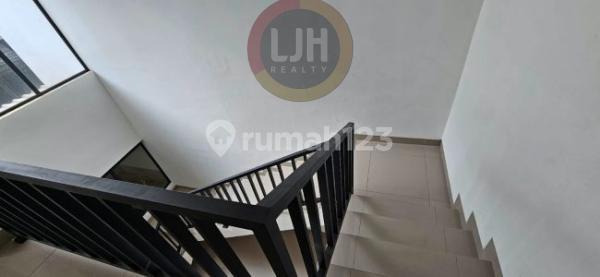For Rent: 2-Story House, 3 Bedrooms, Ready to Occupancy in a 24-Hour Security Complex, Facilities Include Playground, Mosque, Located in Antapani, Bandung. 2