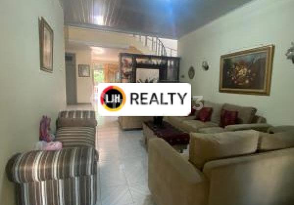 Dijual Rumah Bonus Toko Cocok Untuk Usaha Dengan Luas 500 M2. 4 Kamar Tidur Hanya 400 M Menuju Pintu Tol Bekasi Timur. Bekasi Timur