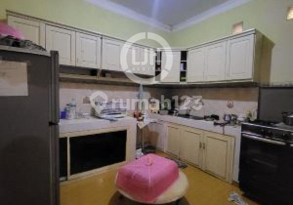 Rumah 2 Lantai, Luas 155M2, 6+1 Kamar Tidur, Cocok Dijadikan Hunian, Kost Kostan, Full Furnished Siap Huni, SHM, bisa KPR, Hanya 9 Menit Menuju Pintu Tol Moch Toha, di Regol Bandung 2