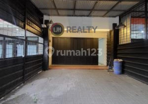 Disewakan Ruko 2 Lantai Luas 100m2, Siap Pakai, Cocok Dijadikan Kantor/ Ruang Usaha. Parkiran Luas Di Antapani Bandung