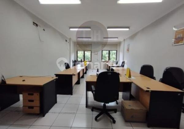 3.5-Storey Shop House, Building Area 455m2, Very Suitable for Office, Clinic, Tutoring Center, Ready-to-Use Condition on Gatot Subroto, Bandung. 2