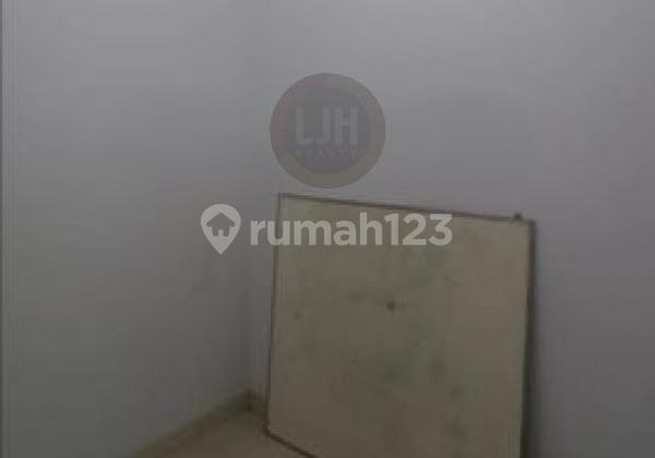 2-Story House, Land Area 268m², 4+1 Bedrooms, Inside 24-Hour Security Complex, Move-In Ready, Suitable as Residence/Office, in Antapani Bandung. 2