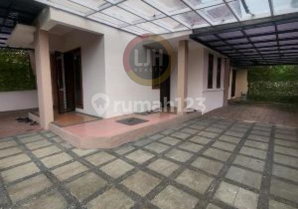 Disewakan Rumah 1,5 Lantai Luas 163 M2, 3 Kamar Tidur Siap Huni Dalam Cluster, Keamanan 24 Jam, Fasilitas Cluster ; Playground, Masjid, Lapangan Tenis, Antapani Bandung