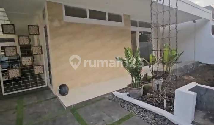 2-Story House, 180m2 Area, 4 Bedrooms, Good and Ready to Live In, Can be Used as Residence/Office, Only 2km to Bragacitiwalk TSM Bandung in Burangrang Bandung