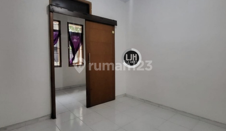 Disewakan Rumah 2 Lantai Luas 90 M2. 3 + 1 Kamar Tidur. Baru Renovasi Siap Huni. Bisa Dijadikan Kantor/ Hunian. Di Antapani Bandung 2
