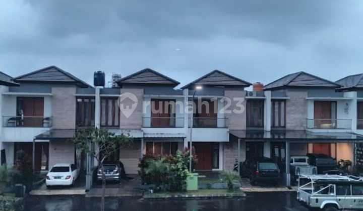 Disewakan Rumah Bagus 2 Lantai Luas 130 M2. 5 + 1 Kamar Tidur Siap Huni Dalam Cluster Exclusive One Gate Security System. Fasilitas Cluster Masjid Taman Bermain. 1.9 Km Menuju Pintu Tol Buah Batu. Bojongsoang Bandung 1