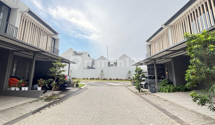 Dijual Rumah Grand Wisata 2.5 Lantai. 3 Kamar Tidur Full Furnished. Bisa Kpr. Fasilitas Sekolah Al Azhar. Sekolah Ipeka. Rs Mitra Keluarga. 700 M Dari Mall Akses Langsung Tol Tambun. Grand Wisata Bekasi 2