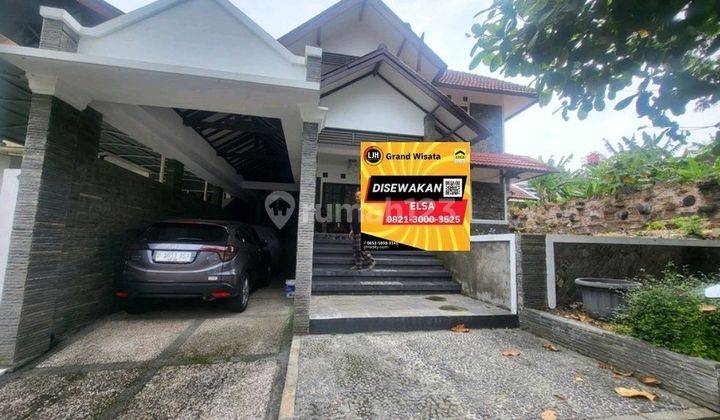 Rumah 2 Lantai Luas 445 M2 Semi Furnished 4 Kamar Tidur. Cocok Dijadikan Rumah Tinggal/ Kantor. Dalam Cluster One Gate Security System. Fasilitas Cluster : Taman, Lapangan Basket, Lapangan Tenis, Kolam Renang, Masjid, Taman Bermain. Arcamanik Bandung Timu 1