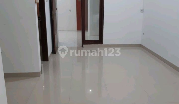 For Rent: A 1-story house with an area of 100 M2. 2 + 1 bedrooms, ready to occupy. Located within a cluster with a one-gate security system. Cluster facilities include a playground and a mosque. In Antapani, Bandung. 2
