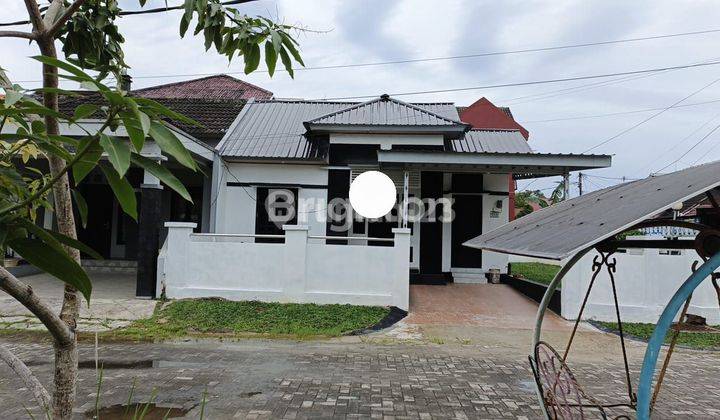 RUMAH di HOOK DISEWAKAN DI WIKA 1