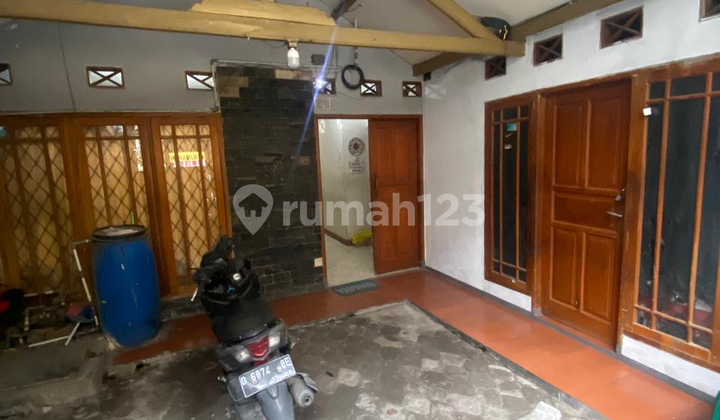 #006#Dijual kosan yg selalu terisi penuh dikompleks perumahan elit