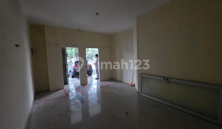Selling at a Loss! 3-Story Shop House in Kota Harapan Indah, Bekasi 2