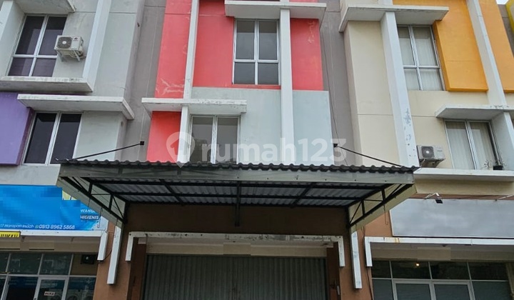 Selling at a Loss! 3-Story Shop House in Kota Harapan Indah, Bekasi 1