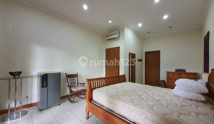 Rumah Luas 2 Lantai di Selatan Jakarta