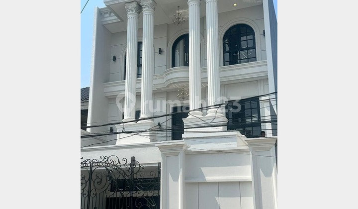 FOR SALE NICE and LUXURIOUS HOUSE IN KELAPA GADING