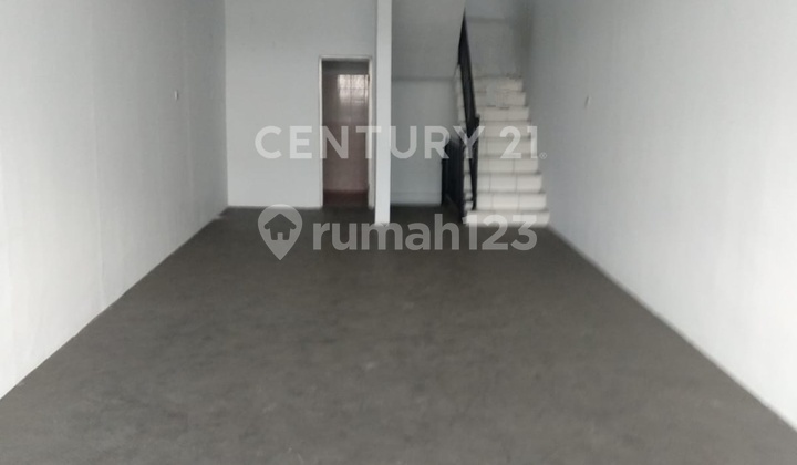 Strategic Business Location! 2-Story Shop House in Radio Dalam Raya, South Jakarta 2