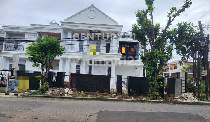 Di Jual Rumah Brand New dengan Gaya Klasik Modern