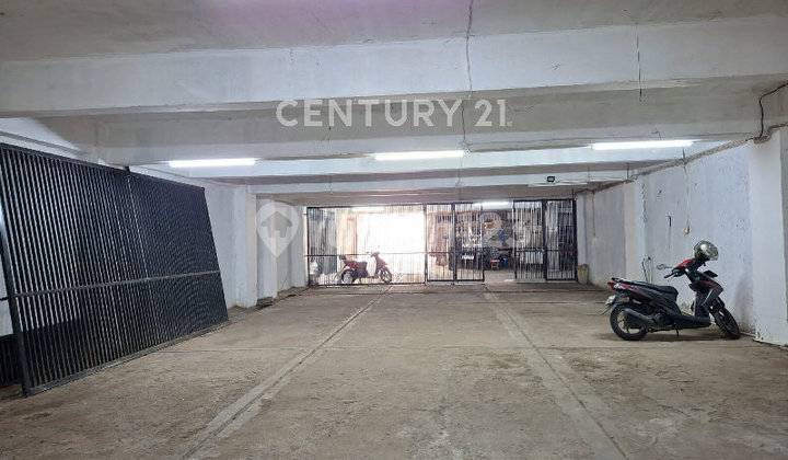 For Sale Shop House in a Strategic Location in South Jakarta 2