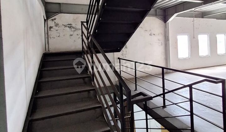Dijual/Disewakan Ruko Cukup  Luas Di Lokasi Strategis 
